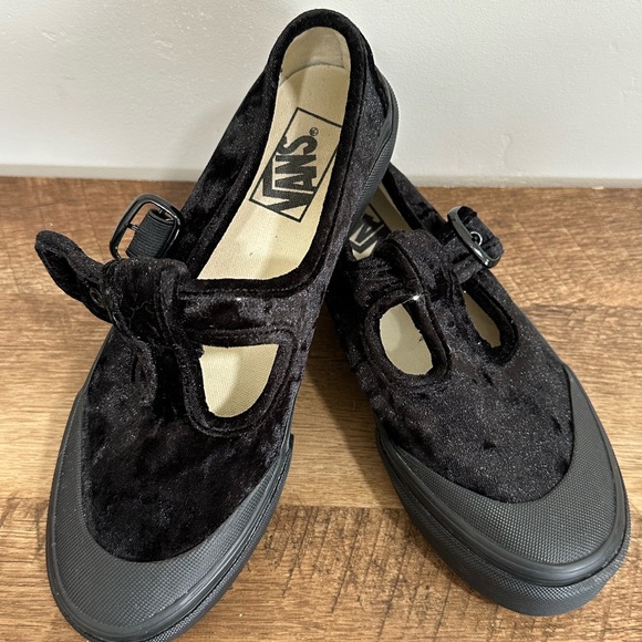 VANS SOLID BLACK STYLE 93 CRUSHED VELVET MARY JANE SNEAKERS WITH BUCKLE 7.5 - Picture 7 of 12